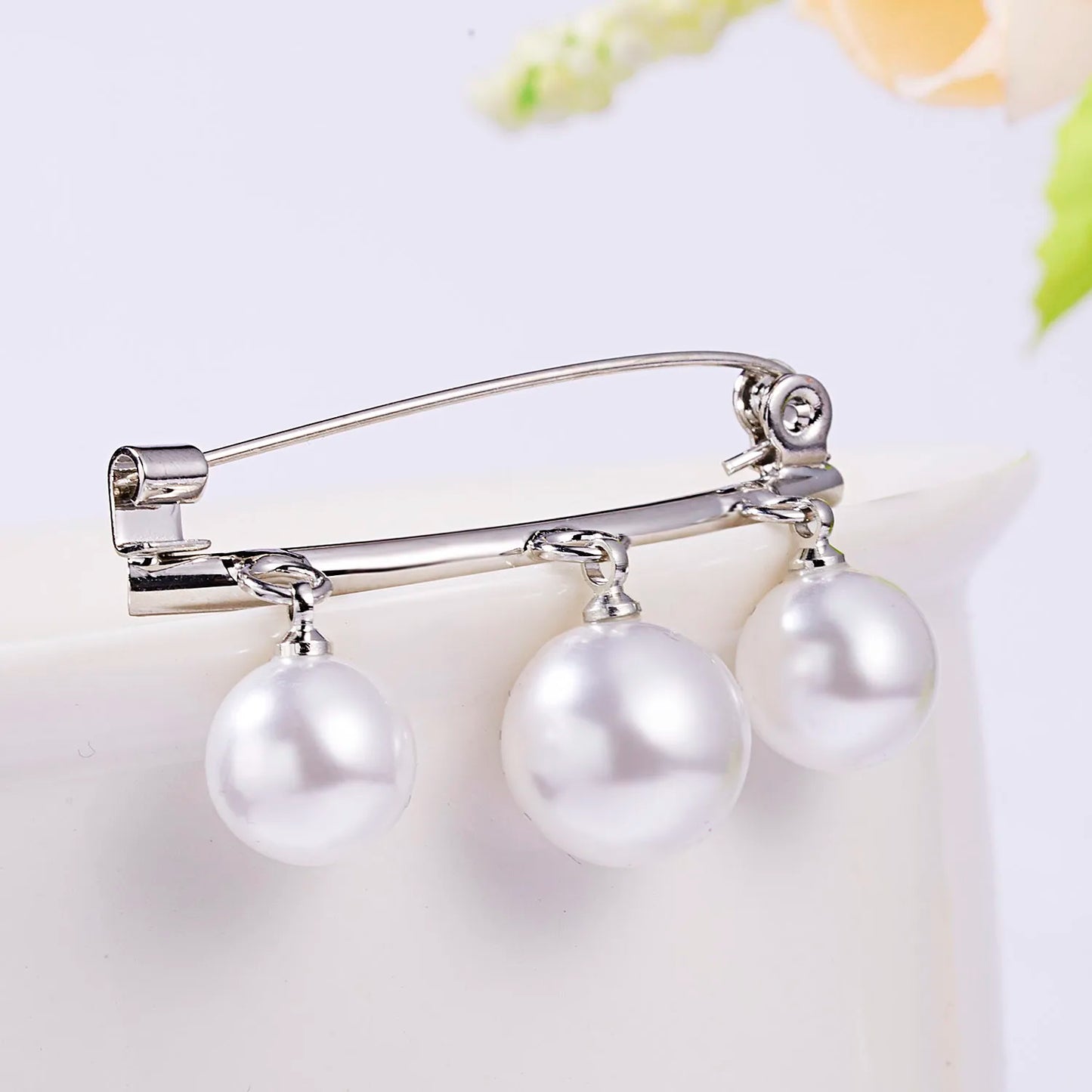 Elegant Fashion Pearls Brooch Pins For Women Fixed Straps Charm Safe Pin Brooches Clothing Clip Badge Dress Buckle Diy Jewelry